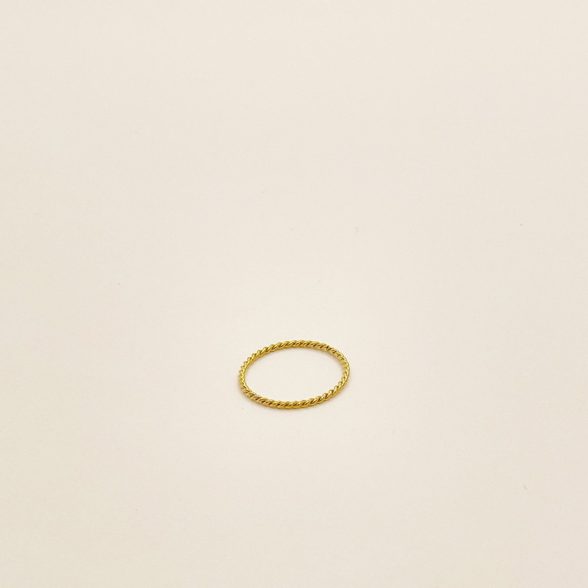 Dainty Twisted Ring - novélle