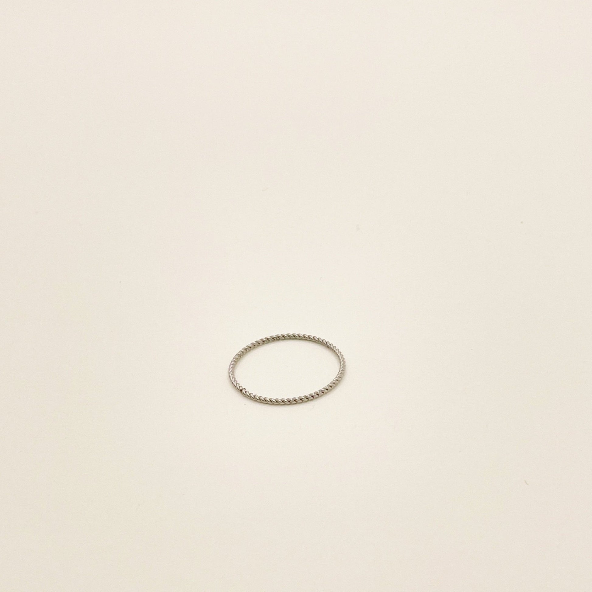 Dainty Twisted Ring - novélle