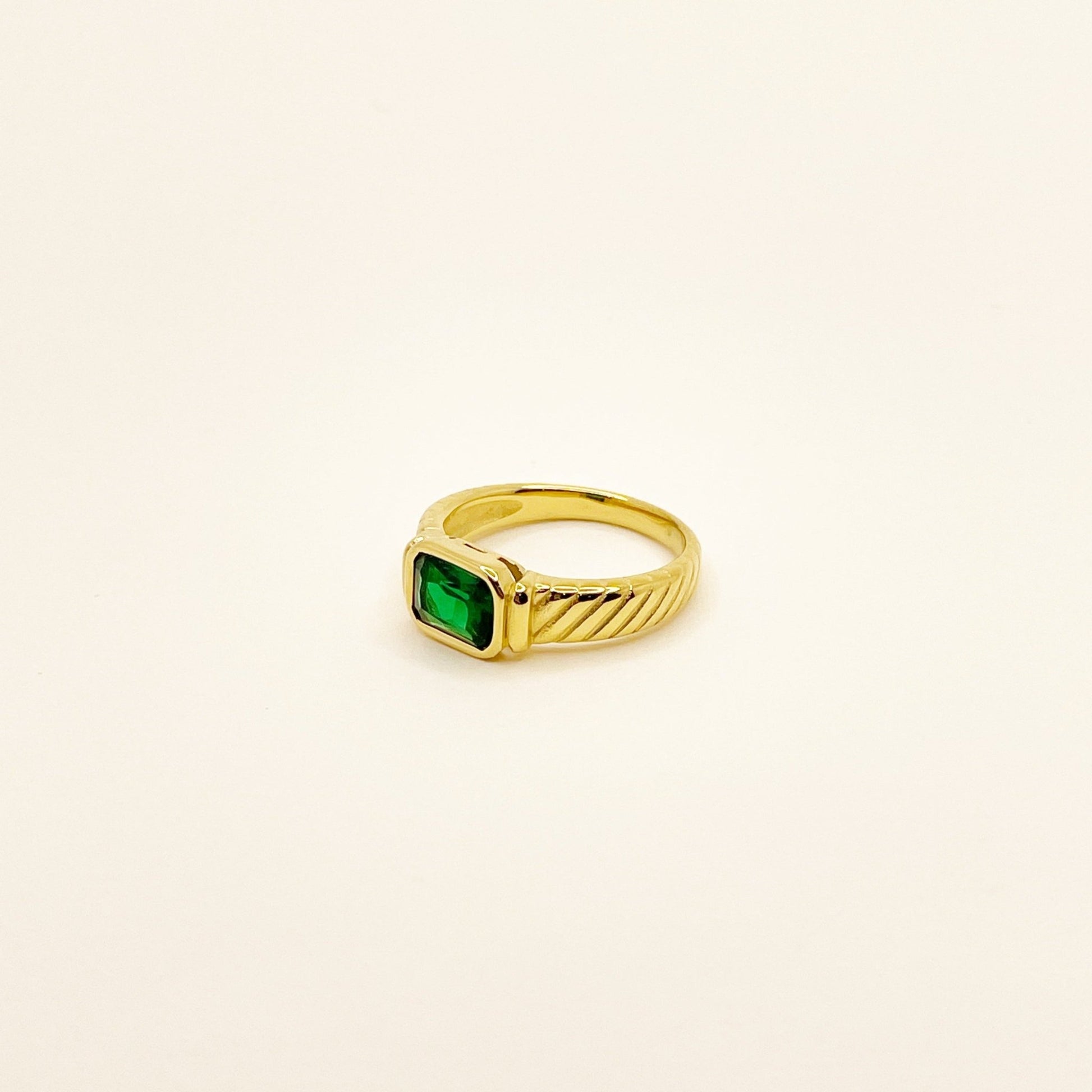 Emerald Stone Ring - novélle