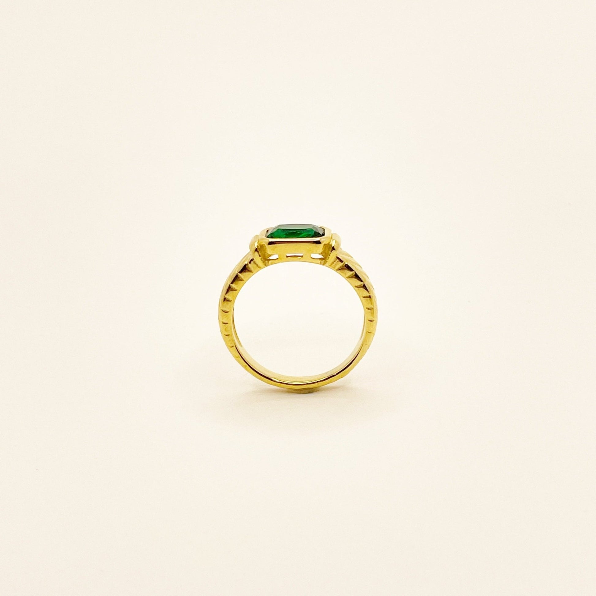 Emerald Stone Ring - novélle