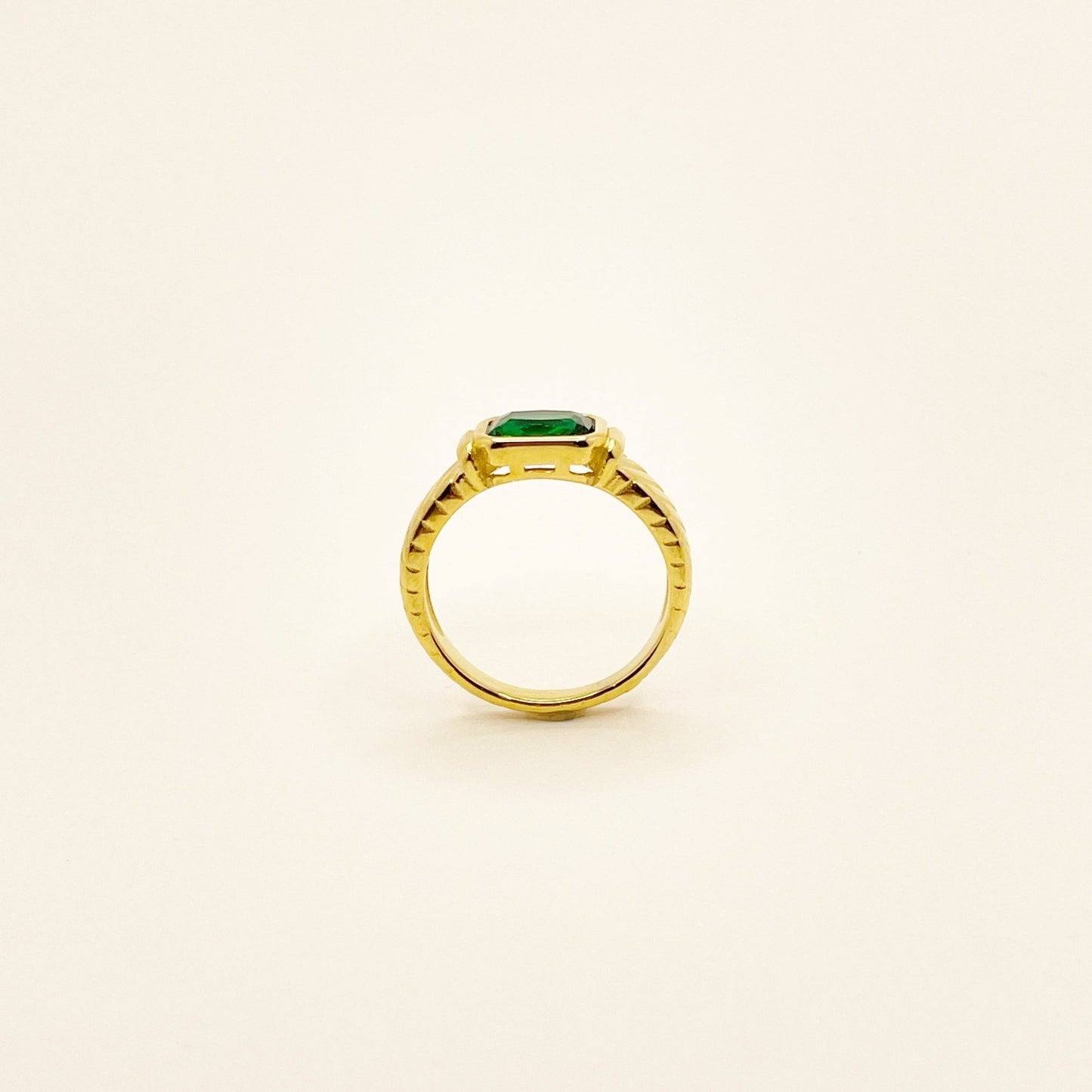 Emerald Stone Ring - novélle