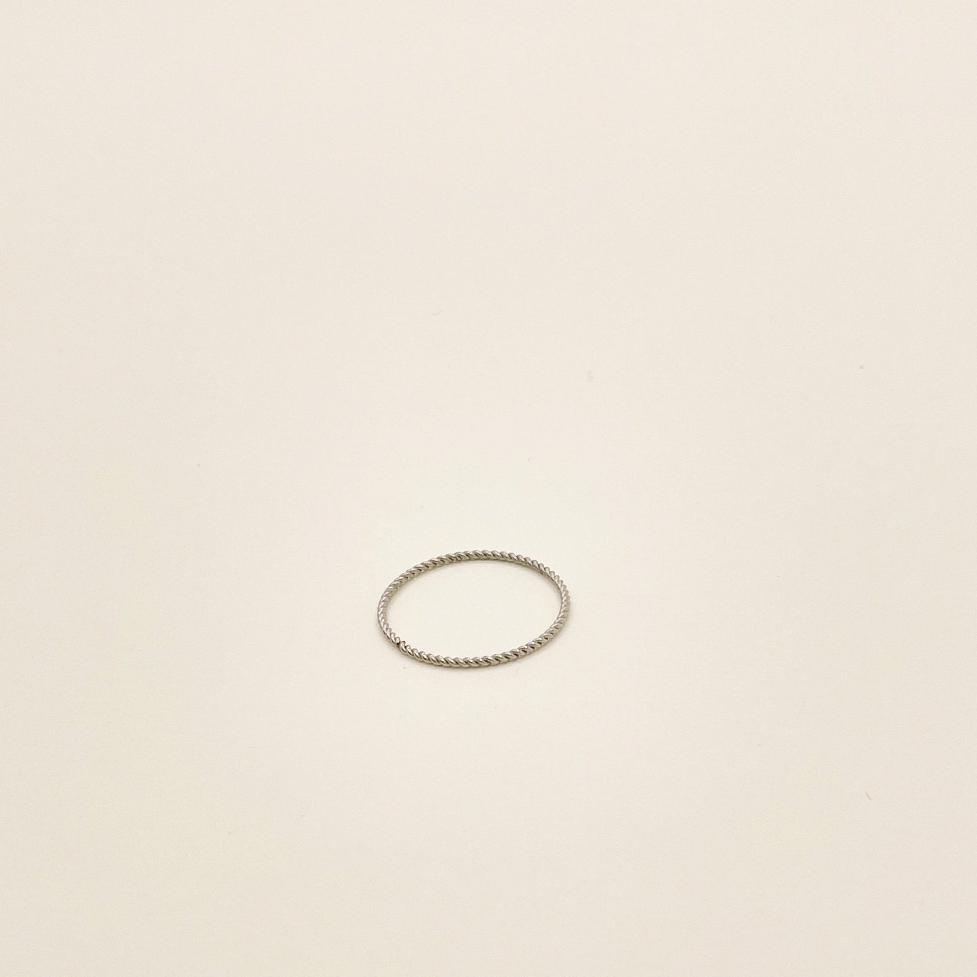 Dainty Twisted Ring - novélle