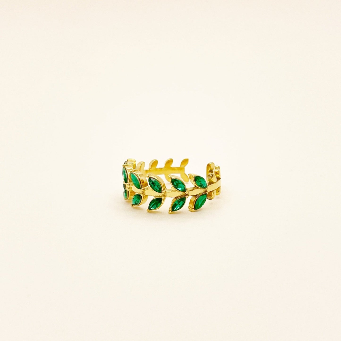Emerald Leaf Ring - novélle